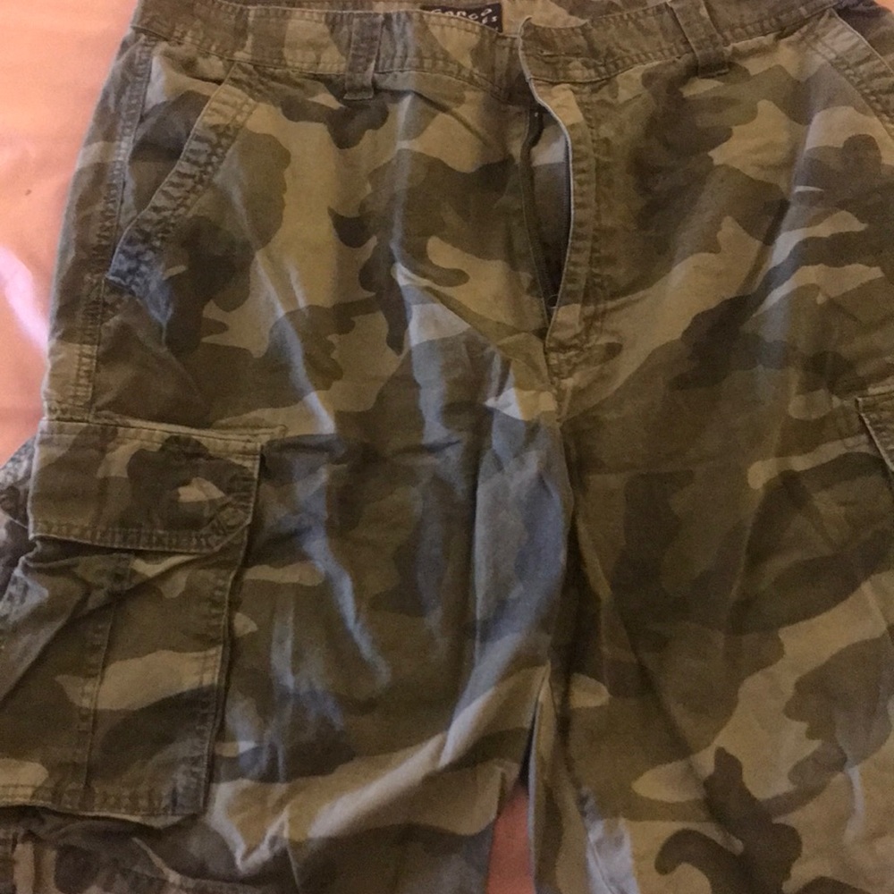 Men’s cargo shorts